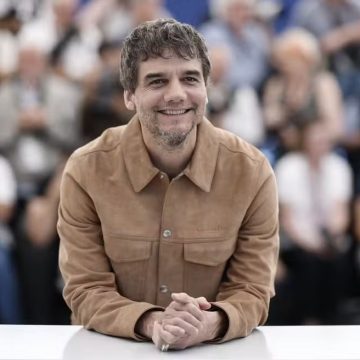 Após ser ovacionado, elenco de ‘O Agente Secreto’ promove  filme no Festival de Cannes