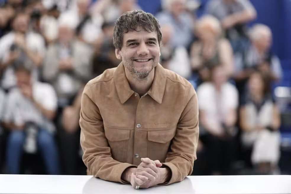 Após ser ovacionado, elenco de ‘O Agente Secreto’ promove  filme no Festival de Cannes