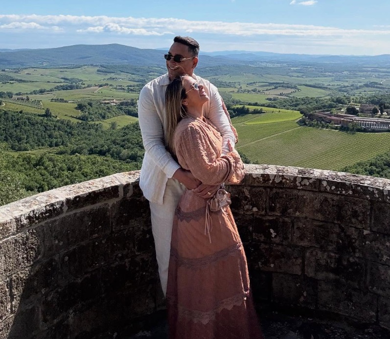Xanddy posta foto romântica com Carla Perez na Itália: ‘Mais feliz e completo’