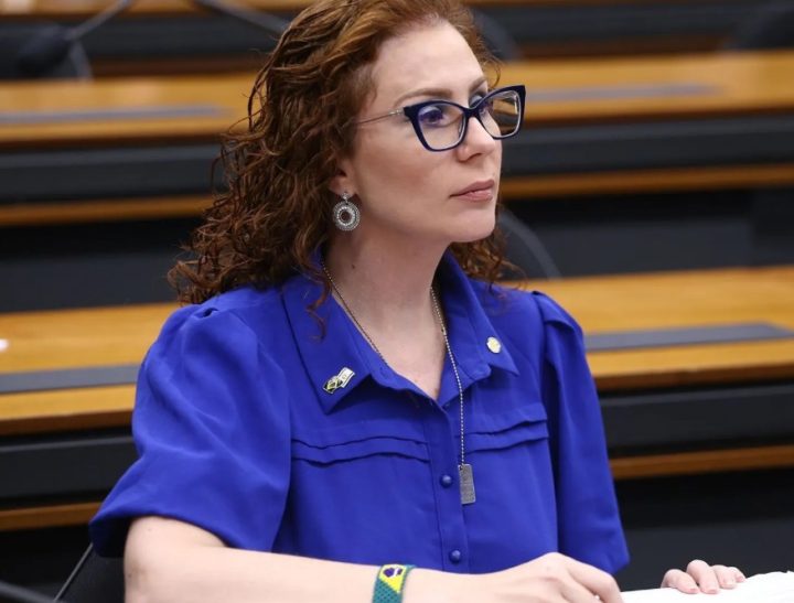 STF forma maioria para condenar Carla Zambelli a 10 anos de prisão e perda de mandato
