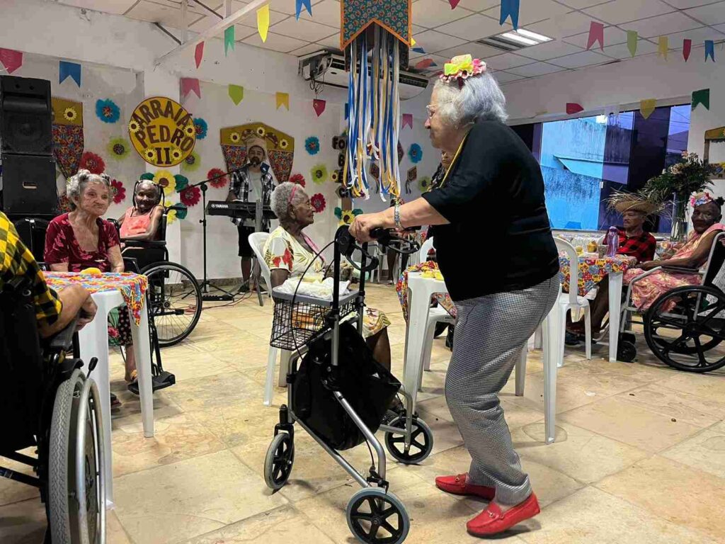 Idosos do Abrigo D. Pedro II celebram o São João com festa tradicional