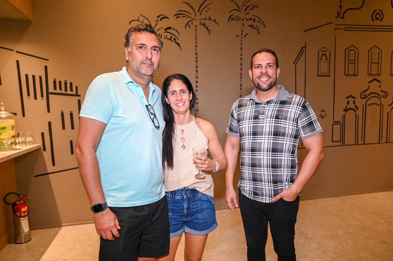 Stenio, Kamila Pires e Leandro Barreto