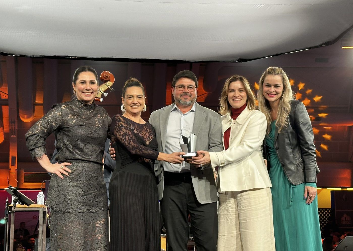 Shopping de Salvador é premiado com troféu de prata no Prêmio Abrasce por uso inovador de inteligência artificial em experiência de moda