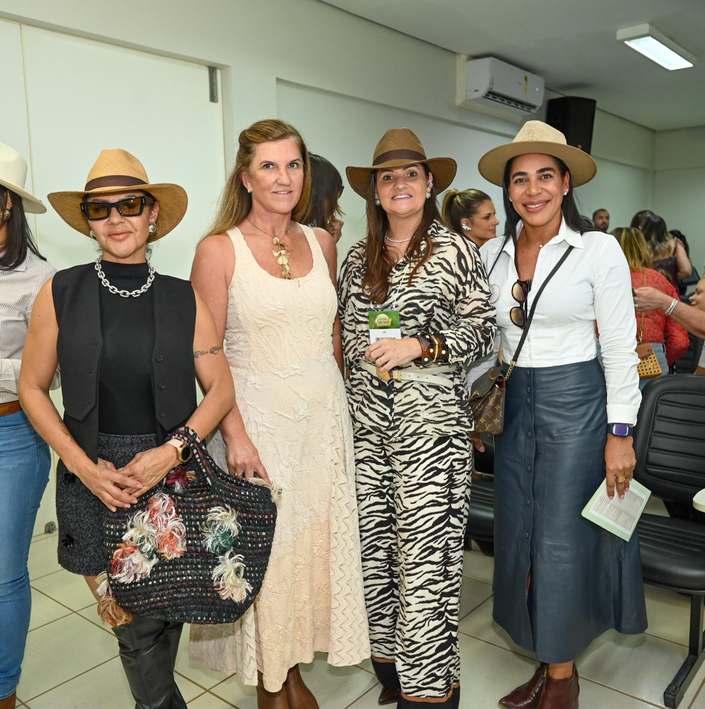 Eliene Lucindo, Roberta Mandelli, Mylla Gregorutti e Madry Alcântara