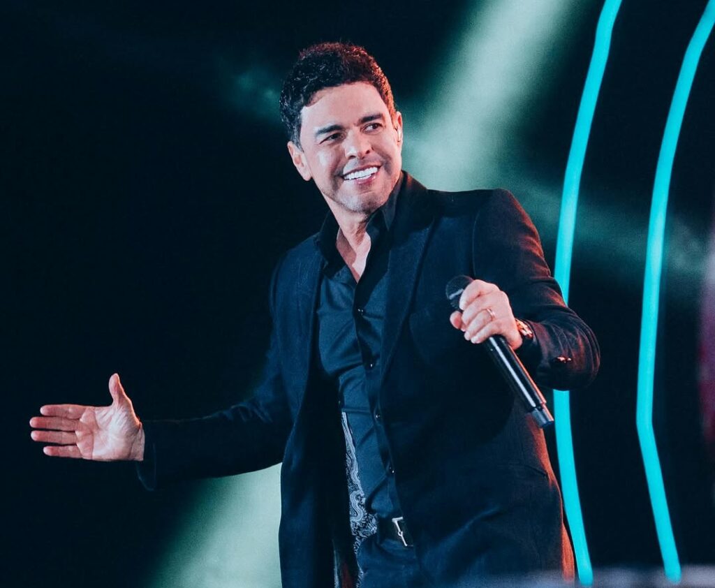 Zezé Di Camargo volta a desafinar no palco e proíbe imprensa de filmar show
