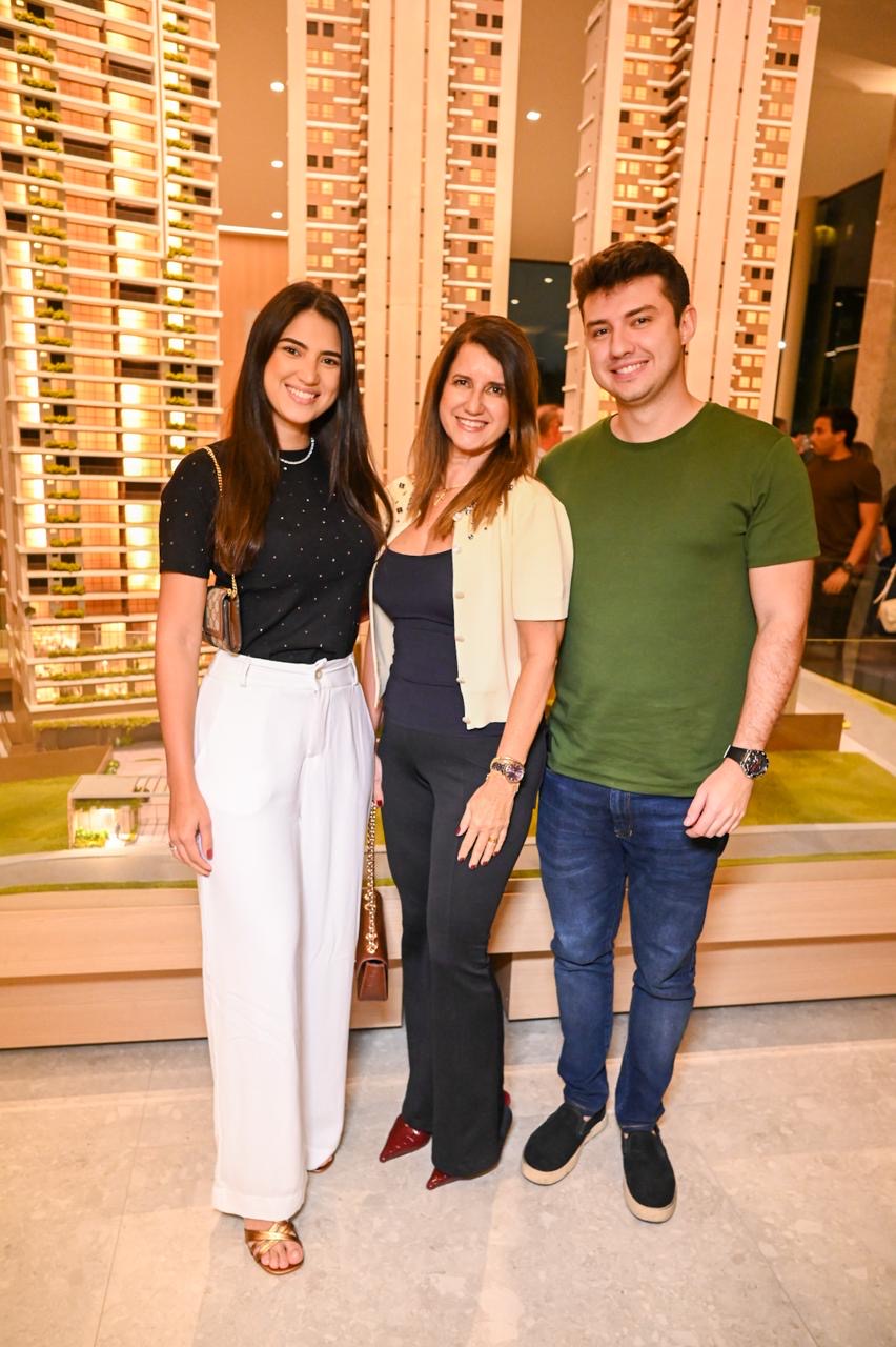 Caroline, Luciara e Henrique Peixoto