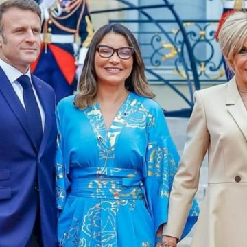 Janja e Brigitte Macron participarão de desfile com estilistas brasileiras em Paris