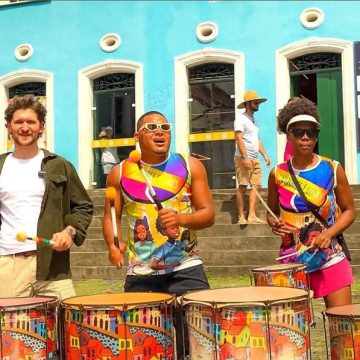 Youtuber Cheff Otto desembarca em Salvador em nova série com a Latam em busca da melhor comida do Brasil