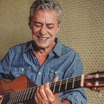 Após cantar com Gilberto Gil, Chico Buarque passa por cirurgia no crânio