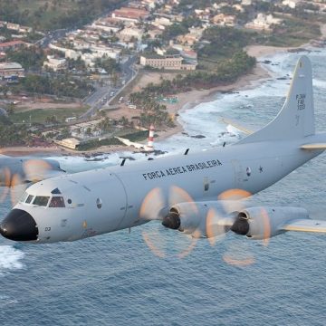 Avião da FAB fura pneu durante pouso no Aeroporto de Salvador