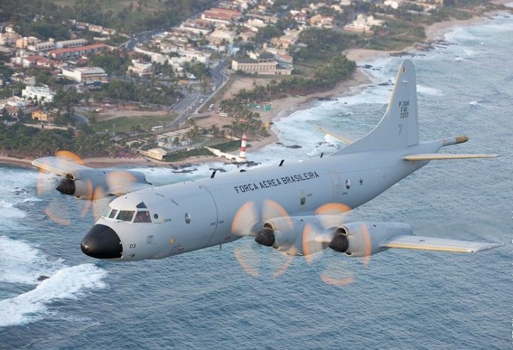 Avião da FAB tem pneu furado ao pousar no Aeroporto de Salvador