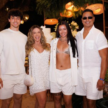 Filha de Carla e Xanddy, Camilly Victoria surpreende ao cantar com o pai em festa na Bahia
