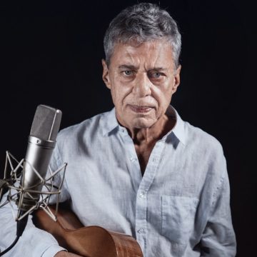 Chico Buarque tem alta após cirurgia no crânio