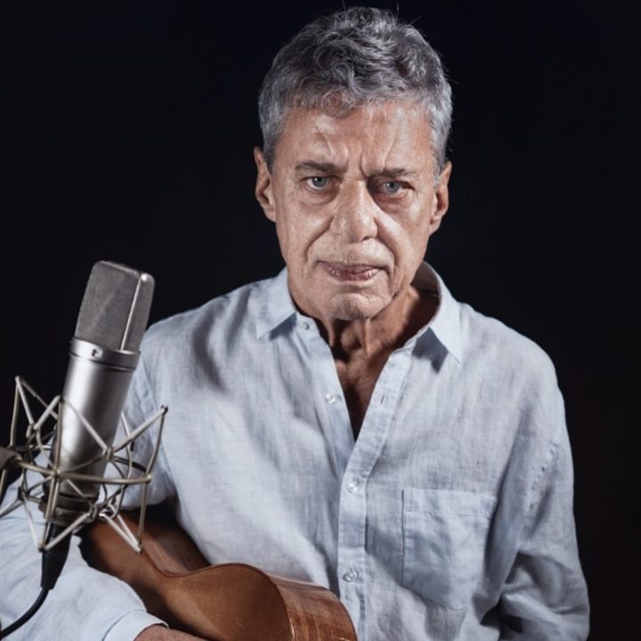 Chico Buarque tem alta após cirurgia no crânio