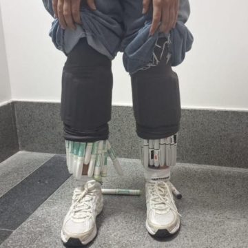 Mulher é flagrada com 90 canetas emagrecedoras presas ao corpo no Aeroporto de Salvador
