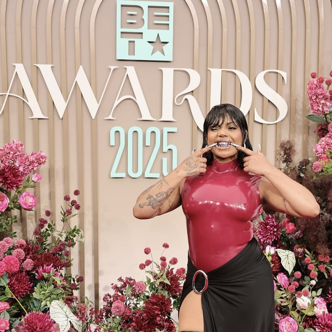 De Feira de Santana, Duquesa marca presença no BET Awards 2025 e celebra vitória brasileira na premiação