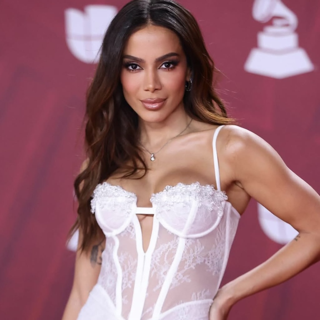 Após cancelar show, Anitta revela enfrentar infecção bacteriana severa: ‘Tô triste’