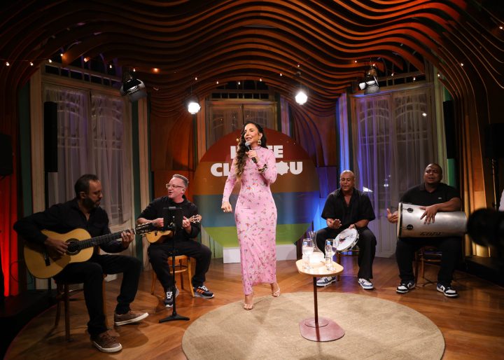 Ivete Sangalo canta sucessos do samba em lançamento de novo projeto — Foto: Brazil News
