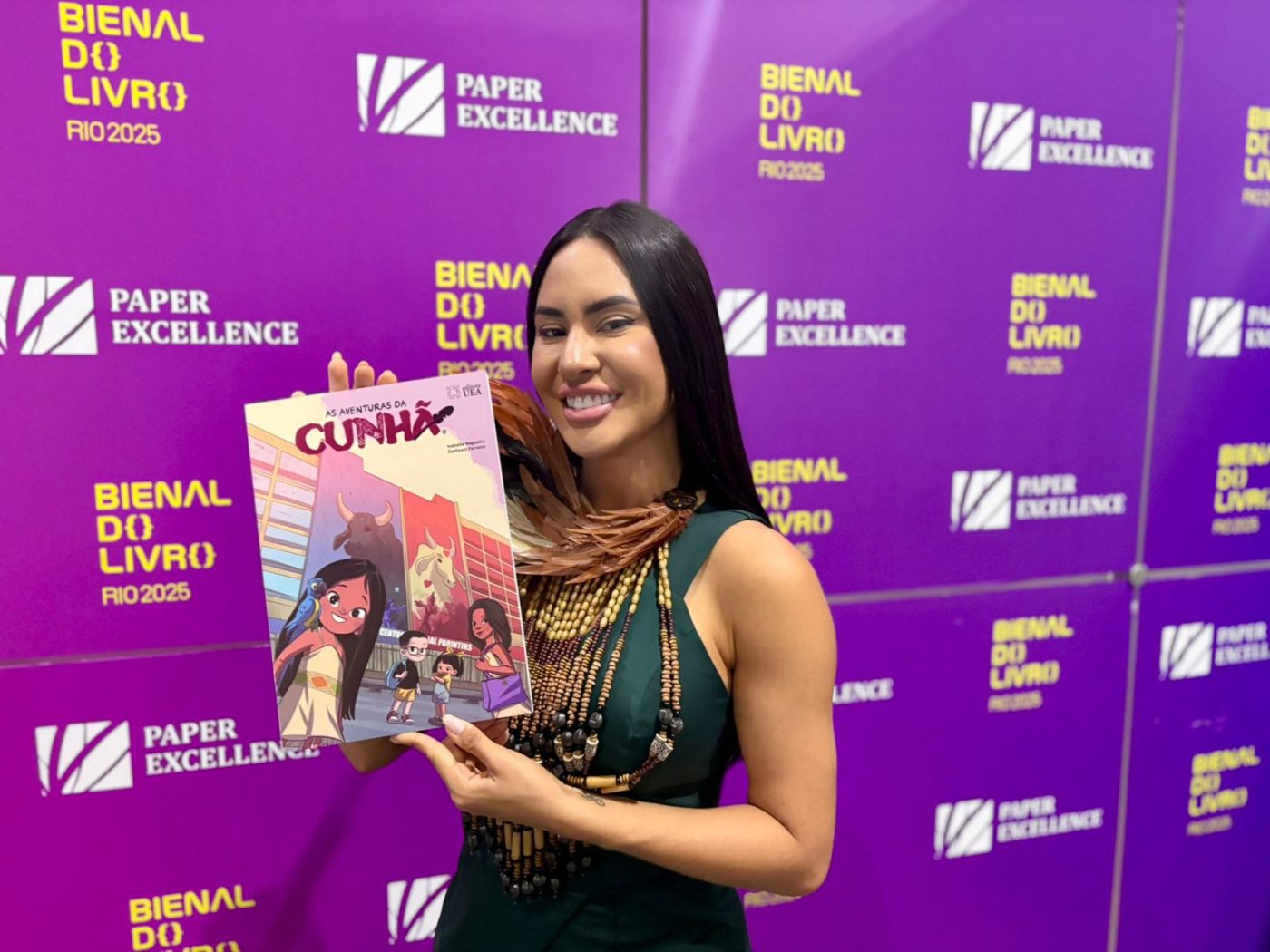 Ex-BBB Isabelle Nogueira esgota livro infantil na Bienal do Rio 2025