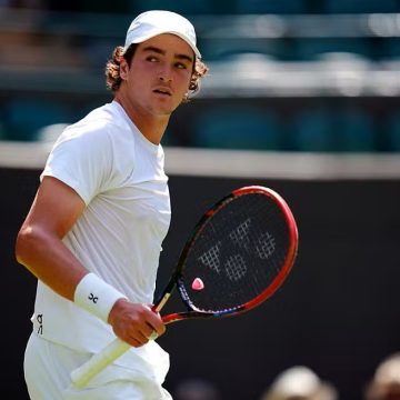 João Fonseca, segundo mais jovem a avançar em Wimbledon, estreia com sua 3ª vitória sobre britânico