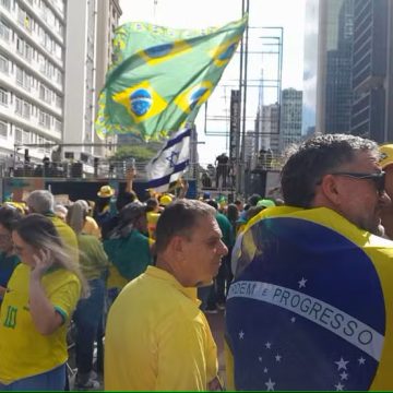 Bolsonaro pede apoio para eleger maioria no Congresso e nega tentativa de golpe em ato na Paulista
