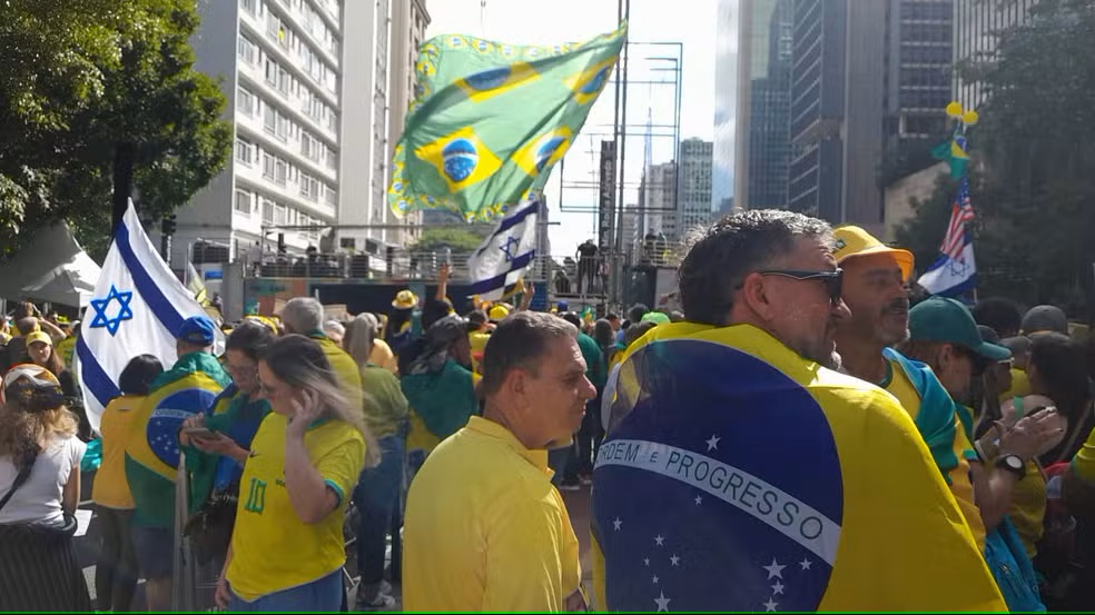 Bolsonaro pede apoio para eleger maioria no Congresso e nega tentativa de golpe em ato na Paulista