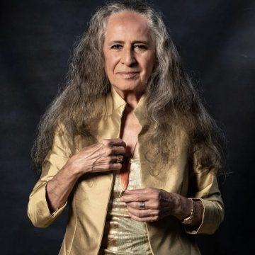 ‘Prepare-se para o que virá’: Maria Bethânia celebra 79 anos e dá pistas de nova turnê