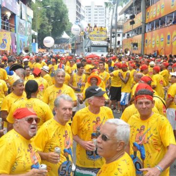 Carnaval 2026: Bloco Os Internacionais faz 65 anos com É O Tchan, Chiclete e nova identidade visual