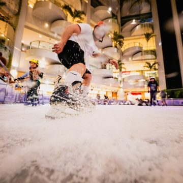 Pista de Gelo volta ao Shopping Barra como atração de férias