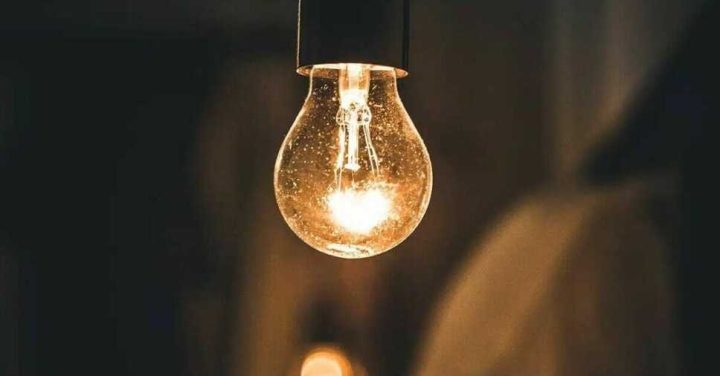 Aneel aprova nova regra que pode zerar conta de luz para 60 milhões de brasileiros