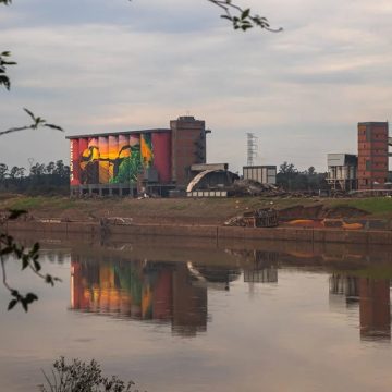 Rios atingem cota de inundação no Rio Grande do Sul e governo retira famílias de áreas de risco