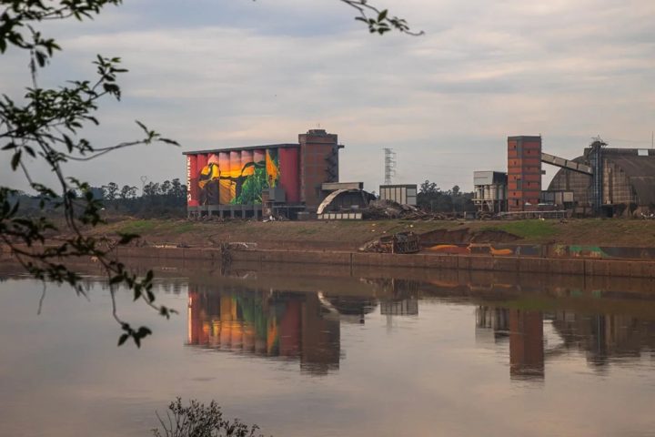 Rios atingem cota de inundação no Rio Grande do Sul e governo retira famílias de áreas de risco
