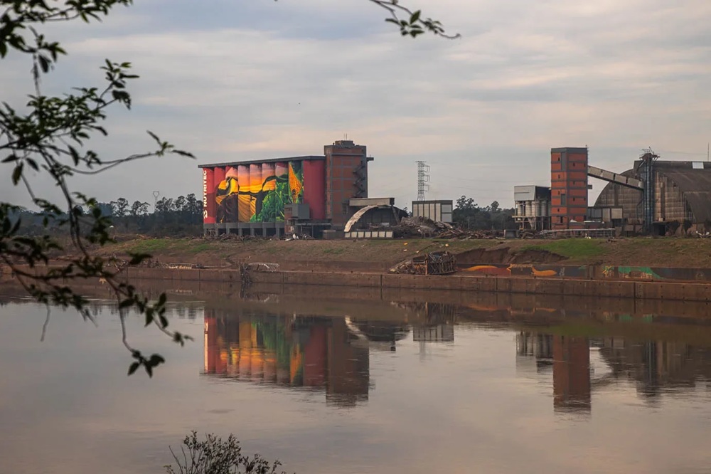 Rios atingem cota de inundação no Rio Grande do Sul e governo retira famílias de áreas de risco