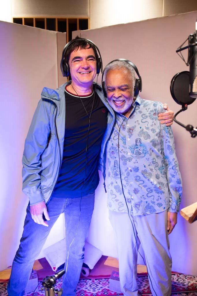 Samuel Rosa celebra aniversário de Gilberto Gil com clipe de ‘Vamos Fugir’; assista