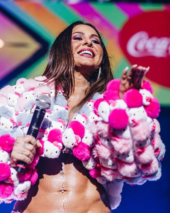 Alinne Rosa revela reação ao receber conselho para deixar de ser cantora