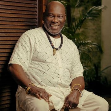 Lazzo Matumbi comanda show em clima junino no Rio Vermelho