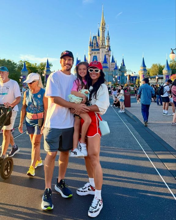 Sabrina Sato e Nicolas Prattes anunciam novo membro da família: “Agora somos oito”