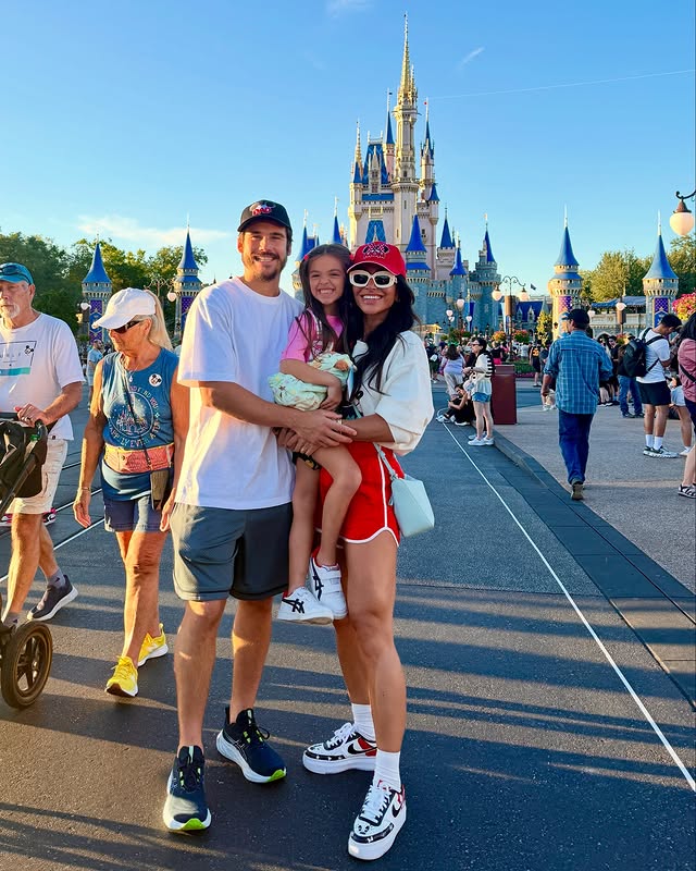 Sabrina Sato e Nicolas Prattes anunciam novo membro da família: “Agora somos oito”