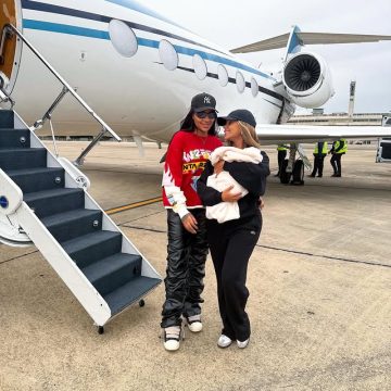Brunna Gonçalves e Ludmilla compartilham clique inédito com a filha Zuri: “Paraíso é aqui”