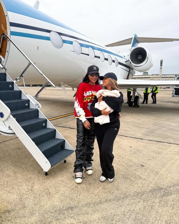Brunna Gonçalves e Ludmilla compartilham clique inédito com a filha Zuri: “Paraíso é aqui”