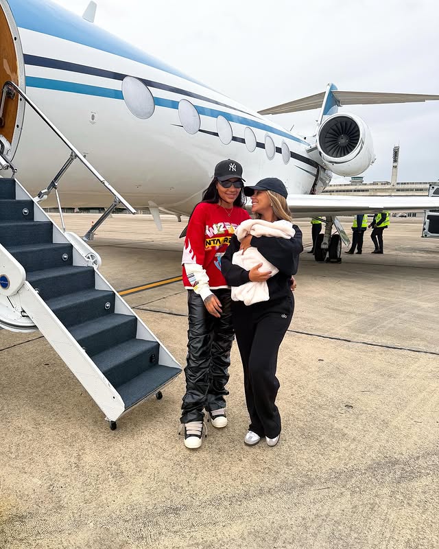 Brunna Gonçalves e Ludmilla compartilham clique inédito com a filha Zuri: “Paraíso é aqui”