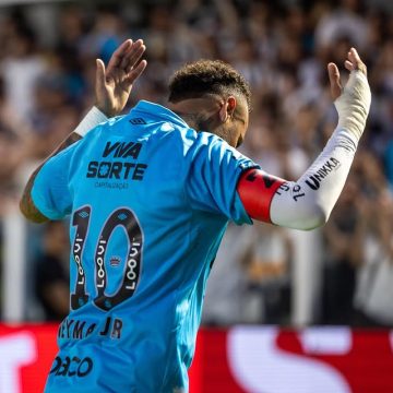 Neymar desabafa após ser expulso da partida entre Santos e Botafogo: “Me perdoem”