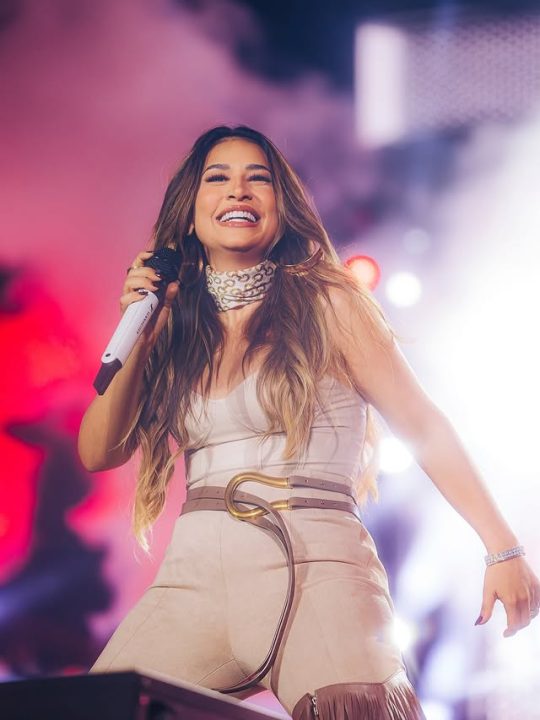 Simone Mendes relembra primeiro cachê como cantora: “Comprei cebola”