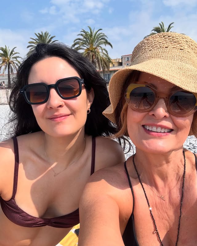 Fátima Bernardes curte dia na praia com a filha: “Parceira linda”