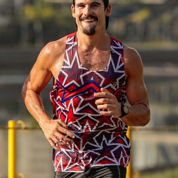 Nicolas Prattes arranca elogio de Sabrina Sato ao compartilhar foto praticando exercício: ‘Meu campeão’