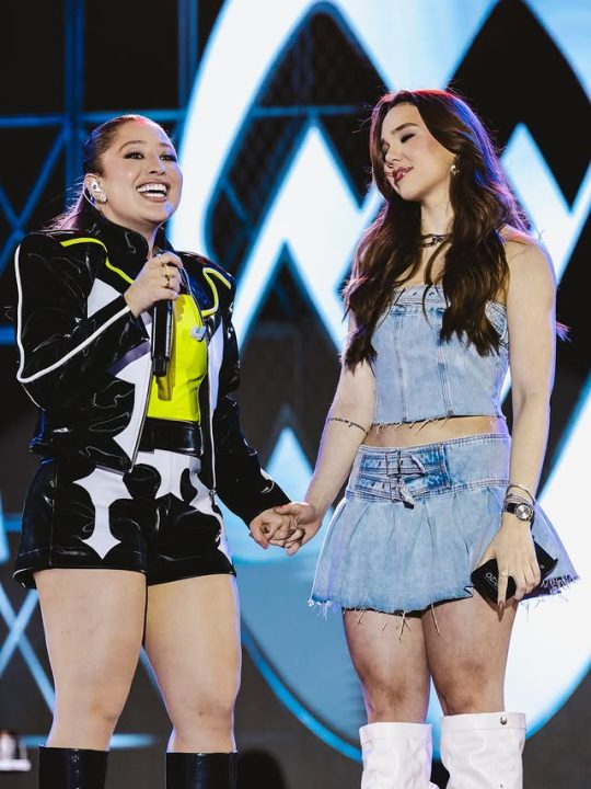 Cantora Mari Fernandez pede namorada em casamento durante show no Nordeste