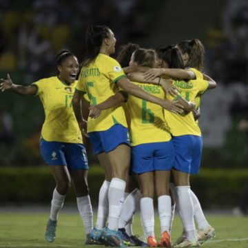 Seleção brasileira feminina sobe no ranking da Fifa e figura entre as 5 melhores do mundo