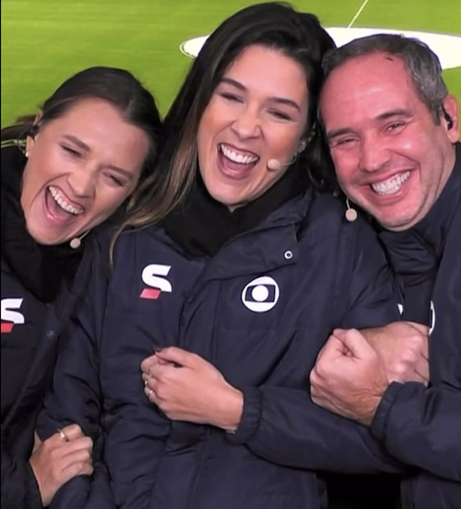 Narradora da Globo surpreende público ao anunciar gravidez ao vivo