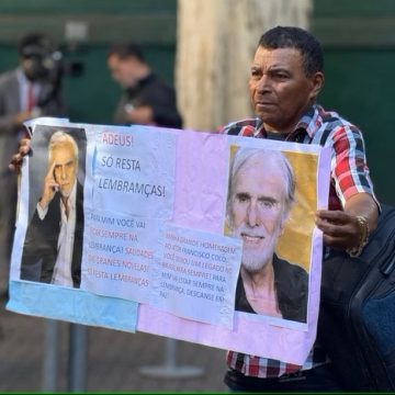 Corpo de Francisco Cuoco é velado em São Paulo; familiares, amigos e fãs se despedem