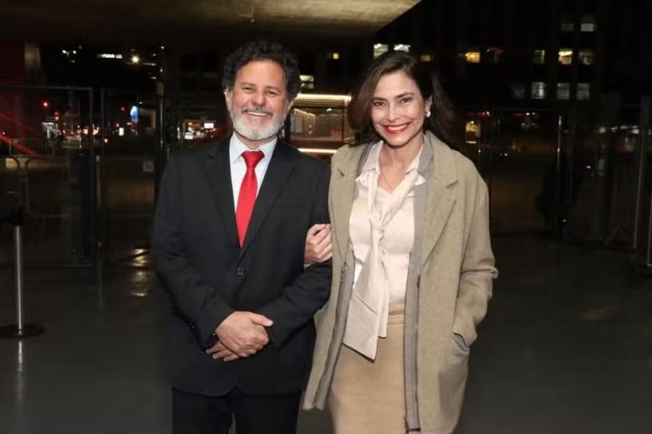 Musa do telejornalismo dos anos 90, Valéria Monteiro reaparece ao lado do namorado